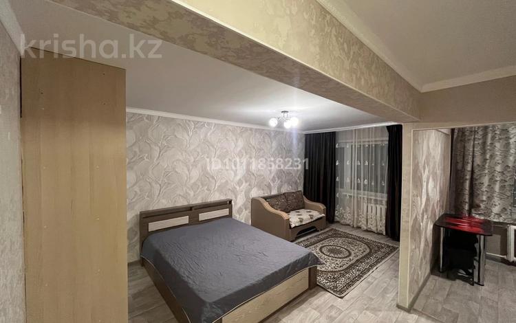 1-бөлмелі пәтер · 33 м² · 4/5 қабат, Кабанбай батыра 120 — Бурова, бағасы: 13 000 ₸ в Усть-Каменогорске — фото 2