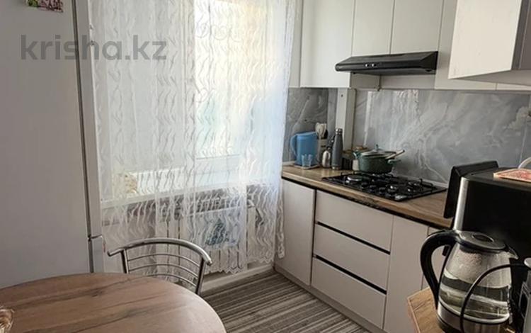 3-бөлмелі пәтер · 62 м² · 1/5 қабат, Центральный ш/а., М.Утемисова 119, бағасы: 18 млн ₸ в Атырау, мкр Центральный — фото 2