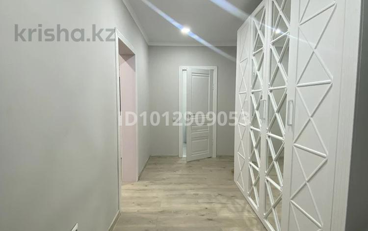 2-бөлмелі пәтер · 55 м² · 8/9 қабат, Райымбек батыра 285, бағасы: 200 000 ₸ в  — фото 2