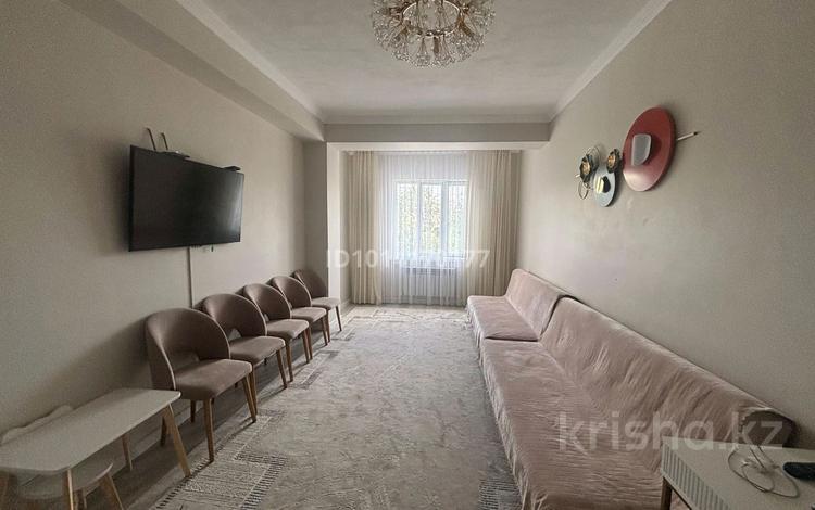 3-бөлмелі пәтер · 90 м² · 2/6 қабат, 4 микраройон 61/1 — "Жетісу" базар, бағасы: 65 млн ₸ в Конаеве — фото 2