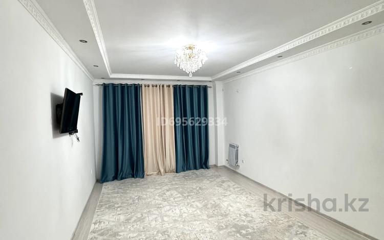 3-комнатная квартира, 87 м², 1/5 этаж, мкр. Алмагуль, Султан Бейбарыс 21 — Женская колония