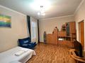 1-бөлмелі пәтер, 50 м², 1/5 қабат тәулігіне, мкр Нурсат 197 — Байтерекова-Назарбекова(аллея), бағасы: 10 000 〒 в Шымкенте, Каратауский р-н — фото 2