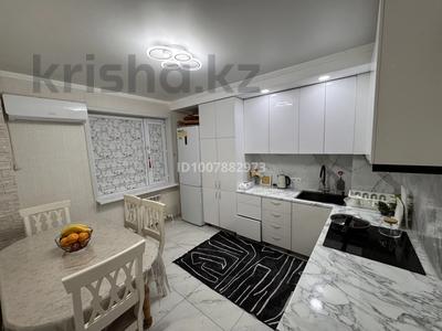 3-комнатная квартира · 73.7 м² · 2/7 этаж, Майкудук, Мкр Голубые пруды за 33 млн 〒 в Караганде, Алихана Бокейханова р-н