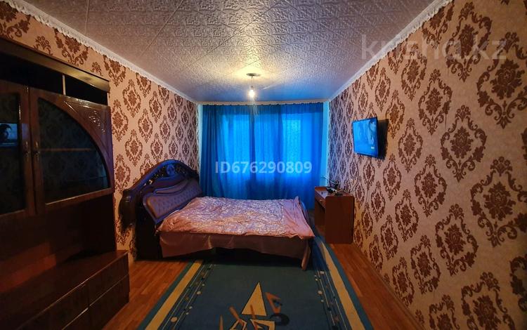 2-комнатная квартира, 55 м², 5/5 этаж посуточно, Уалиханова 3а за 9 000 〒 в Хромтау — фото 3