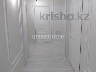 4-комнатная квартира · 96.6 м² · 2/5 этаж, Мкрн Ақмешіт 24 — Возле магазин Ботагоз за 25 млн 〒 в 