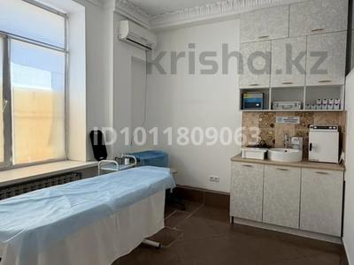 Медцентры и аптеки · 30 м² за 200 000 ₸ в Алматы, Бостандыкский р-н