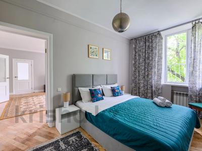 4-комнатная квартира · 90 м² · 3/3 этаж, Толе би 45 — Тулебаева за 55 000 ₸ в Алматы, Алмалинский р-н