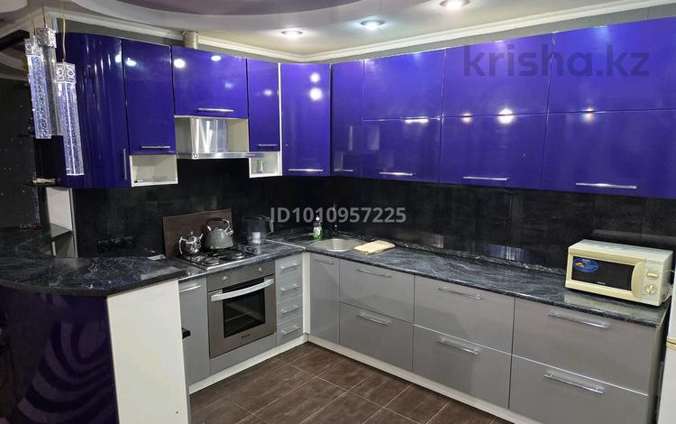 2-комнатная квартира · 90 м² · 1/5 этаж, Микрорайон Думан-2 17 за 300 000 ₸ в Алматы, Медеуский р-н — фото 2