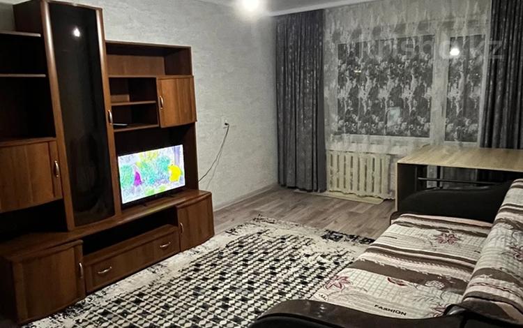 3-комнатная квартира · 70 м² · 7/9 этаж, мкр Новый Город, Строителей 25 за 18 000 ₸ в Караганде, Казыбек би р-н — фото 2