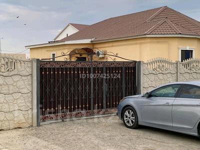Отдельный дом · 6 комнат · 200 м² · 10 сот., мкр Кокарна, 7 за 30 млн 〒 в Атырау