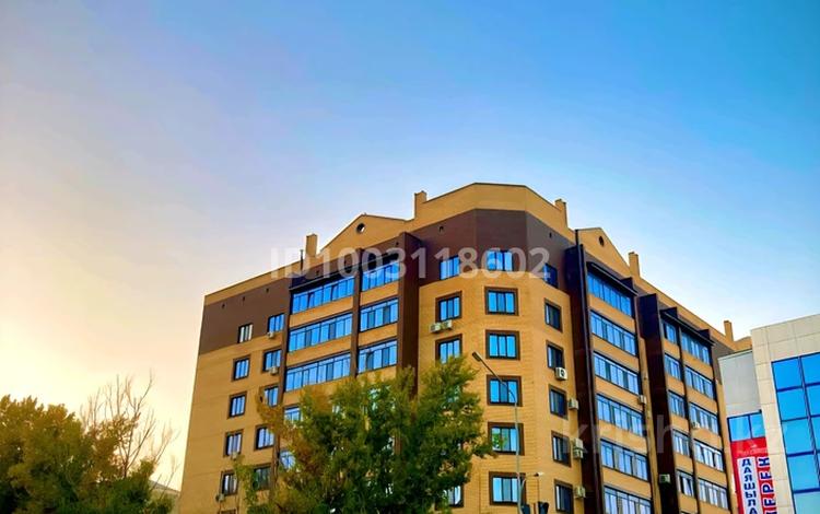 3-бөлмелі пәтер · 146 м² · 8/9 қабат, Скоробогатова 65/1 — Абая, бағасы: 75 млн ₸ в Уральске — фото 37
