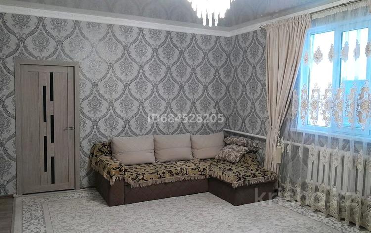 Отдельный дом • 3 комнаты • 110 м² • 10 сот., Кызылшарык переулок Атшабар 3 за 33 млн 〒 в Таразе — фото 2