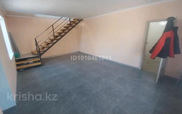 Отдельный дом · 1 комната · 65 м², мкр Михайловка , Баженова за 200 000 ₸ в Караганде, Казыбек би р-н — фото 2
