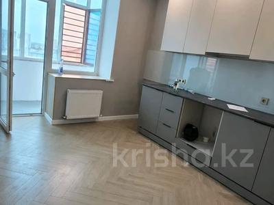 3-бөлмелі пәтер · 69.75 м² · 12/13 қабат, Байтурсынова 61, бағасы: 41.3 млн ₸ в Астане, Сарайшык р-н