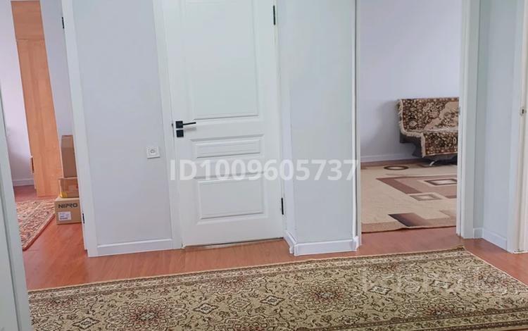 3-бөлмелі пәтер · 80 м² · 6/9 қабат, мкр Аксай-3Б 2, бағасы: 300 000 ₸ в Алматы, Ауэзовский р-н — фото 2