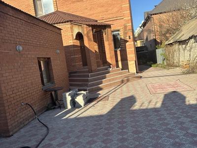 Отдельный дом · 6 комнат · 340 м² · 8 сот., Исаева 138 за ~ 128.4 млн ₸ в Уральске