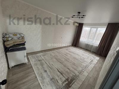 2-бөлмелі пәтер · 54 м² · 2/5 қабат, Мендешева 11 — Ул.Ружейникова, бағасы: 130 000 〒 в Уральске