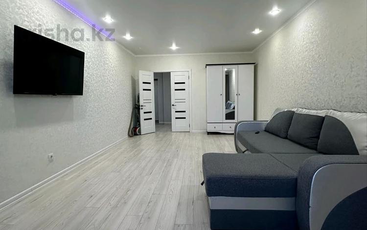 2-комнатная квартира · 80 м² · 9/10 этаж, мкр Женис, Молдагалиева за 17 000 ₸ в Уральске — фото 13