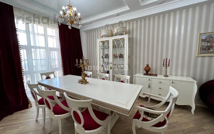 4-комнатная квартира · 170 м² · 11/14 этаж, 17-й мкр 7 за 135 млн 〒 в Актау — фото 2