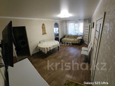 3-комнатная квартира · 47 м² · 1/5 этаж, Майкудук, Майкудук, 15й микрорайон 14 за 11 млн ₸ в Караганде, Алихана Бокейханова р-н