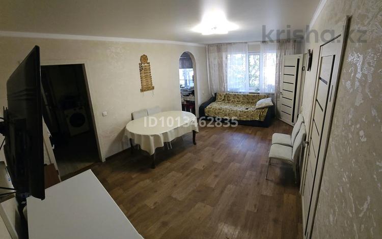 3-комнатная квартира · 47 м² · 1/5 этаж, Майкудук, Майкудук, 15й микрорайон 14 за 11 млн ₸ в Караганде, Алихана Бокейханова р-н — фото 2