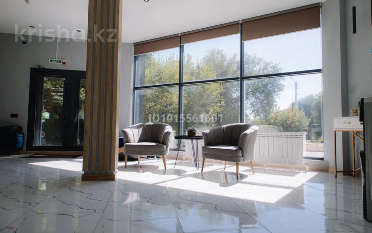 Медцентры и аптеки · 250 м² за 198 млн ₸ в Актобе, мкр. Алтын орда — фото 2