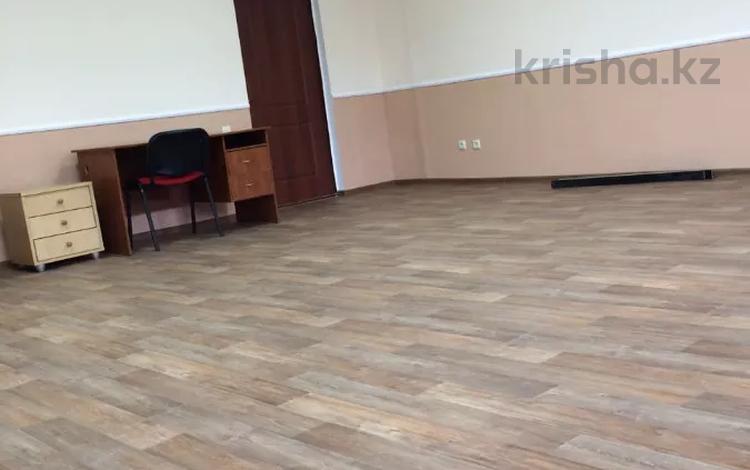 Еркін, кеңселер, дүкендер мен бутиктер, қоймалар, білім орталықтары, конференц-залдар, кабинеттер және жұмыс орындары, студиялар · 24 м², бағасы: 150 000 ₸ в Алматы, Алмалинский р-н — фото 2