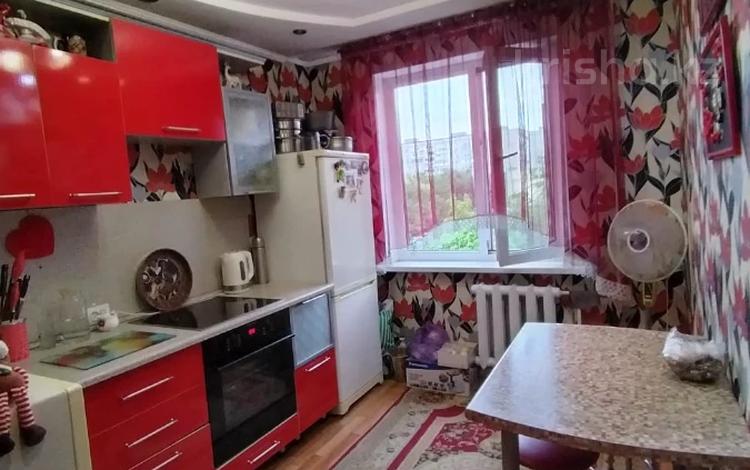 3-бөлмелі пәтер · 70 м² · 4/9 қабат, Набережная 9, бағасы: 39 млн ₸ в Павлодаре — фото 25