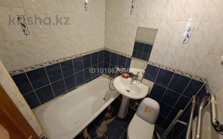 2-бөлмелі пәтер · 42 м² · 1/5 қабат, Баймуханова 41 — Школы, бағасы: 150 000 ₸ в Атырау, мкр Привокзальный-5 — фото 2