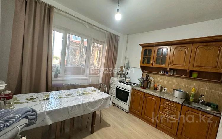 3-комнатная квартира · 82.2 м² · 2/9 этаж, мкр. Зачаганск пгт, Мурата Монкеулы 105/1 — 6 полеклиника,47,10 школа,Заңғар садик за 25 млн ₸ в Уральске — фото 2