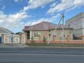 Отдельный дом · 4 комнаты · 137 м² · 5.5 сот., мкр. Алмагуль, Амандосова 55 — Майлина Амандосова за 45 млн ₸ в Атырау
