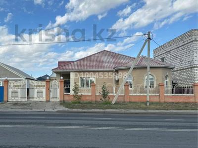 Отдельный дом · 4 комнаты · 137 м² · 5.5 сот., мкр. Алмагуль, Амандосова 55 — Майлина Амандосова за 45 млн 〒 в Атырау