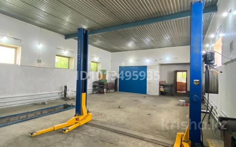 Склады, азс, автосервисы и автомойки · 200 м² за 200 000 ₸ в Актобе, мкр Москва — фото 2