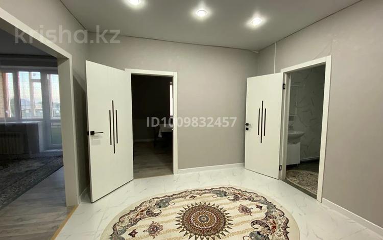 1-комнатная квартира · 56 м², мкр Айгуль, придорожная 87 за 15 млн 〒 в Уральске — фото 2