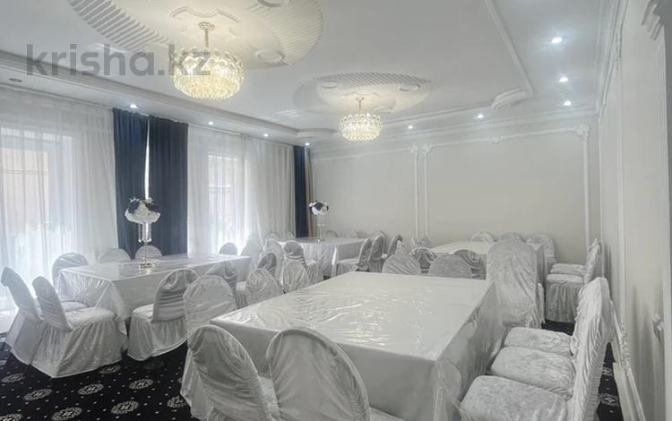 Коттедж и магазины · 500 м² за 290 млн ₸ в Астане — фото 2