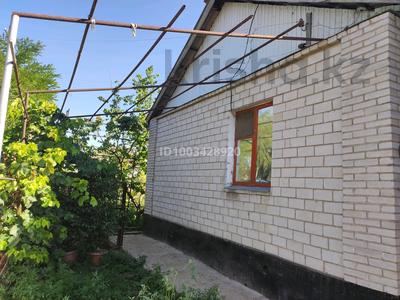 Отдельный дом · 3 комнаты · 52.1 м² · 10 сот., Кошекова 31б — Рядом со школой № 26 имени Абая за 30 млн 〒 в Таразе