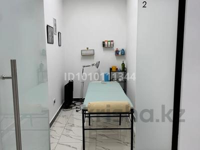 Офисы, склады, салоны красоты, фитнес и спорт, медцентры и аптеки, образование, кабинеты и рабочие места, студии · 15 м² за 200 000 〒 в Алматы, Бостандыкский р-н