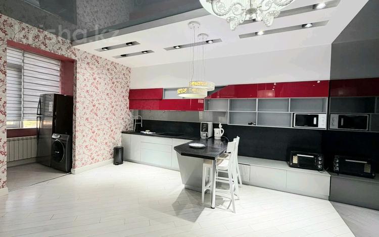 3-бөлмелі пәтер · 120 м² · 10/12 қабат, проспект Кунаева 38 — ЖК"РАХАТ", бағасы: 350 000 ₸ в Шымкенте, Аль-Фарабийский р-н — фото 2