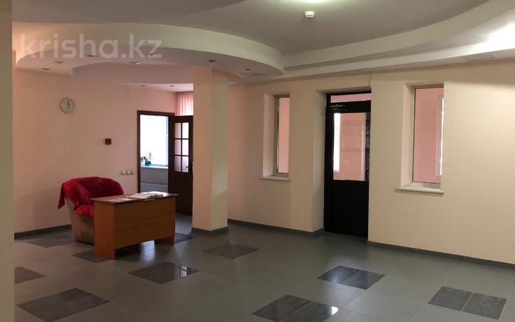 5-комнатная квартира · 200 м² · 4/8 этаж, Азербайжана Мамбетова 6 за 600 000 〒 в Астане, Сарыарка р-н — фото 3