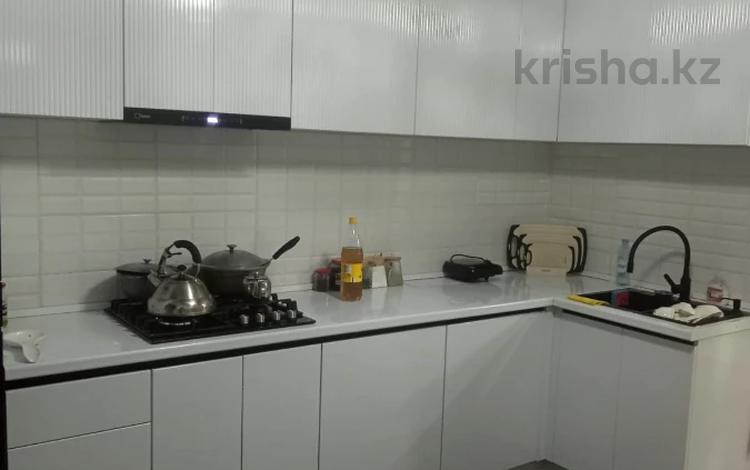 3-комнатная квартира · 80.2 м² · 7/9 этаж, мкр Болашак, бокенбай батыра за 26 млн ₸ в Актобе — фото 7
