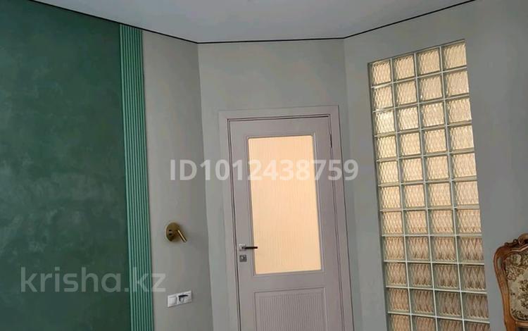 3-бөлмелі пәтер · 73.3 м² · 3/9 қабат, мкр Кокжиек, Жолымбет 42/5, бағасы: 44.5 млн ₸ в Алматы, Жетысуский р-н — фото 2