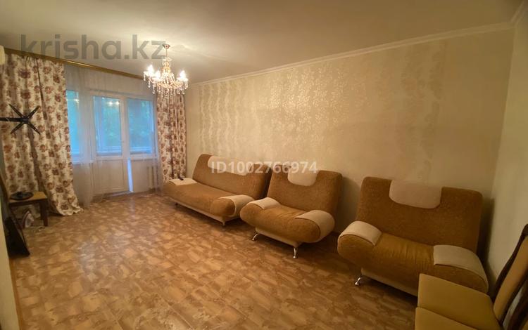 3-комнатная квартира · 62 м² · 3/5 этаж, Курмангазы 175 — ТД "Дом быта" магазин "Урал" за ~ 19 млн ₸ в Уральске, мкр Школьник — фото 5
