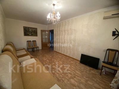 Продажа квартир в Западно-Казахстанской обл.: 3-комнатная квартира · 62 м² · 3/5 этаж, Курмангазы 175 — ТД "Дом быта" магазин "Урал" за 21 млн 〒 3-комнатная квартира · 62 м² · 3/5 этаж, Курмангазы 175 — ТД "Дом быта" магазин "Урал" за 21 млн 〒 в Уральске, мкр Школьник