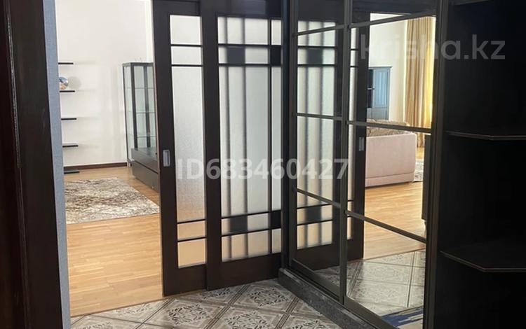 2-комнатная квартира · 100 м² · 8/18 этаж, Курмангазы 145 за 449 990 ₸ в Алматы, Алмалинский р-н — фото 2