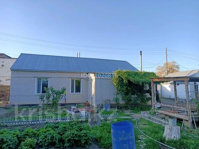 Отдельный дом · 3 комнаты · 100 м² · 10 сот., Утемисова 199 за 23 млн ₸ в Актобе, мкр. Курмыш