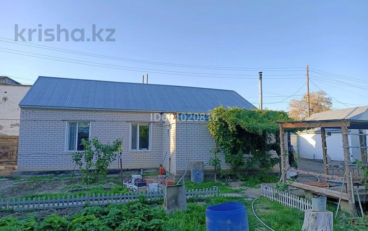 Отдельный дом · 3 комнаты · 100 м² · 10 сот., Утемисова 199 за 23 млн ₸ в Актобе, мкр. Курмыш — фото 2
