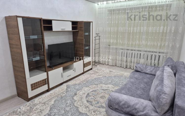 1-комнатная квартира · 38 м² · 2/5 этаж, мкр Центральный 6 за 200 000 ₸ в Атырау — фото 2
