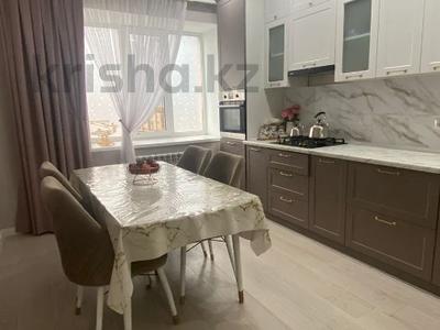 3-комнатная квартира, 84 м², 10/10 этаж, мкр. Алтын орда 10б за 33 млн 〒 в Актобе, мкр. Алтын орда