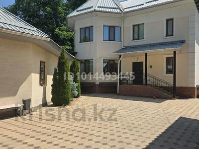 Отдельный дом · 7 комнат · 302 м² · 8 сот., мкр Нурлытау (Энергетик), МАДИ 2 Б — Мкр Казахфильм за 250 млн ₸ в Алматы, Бостандыкский р-н