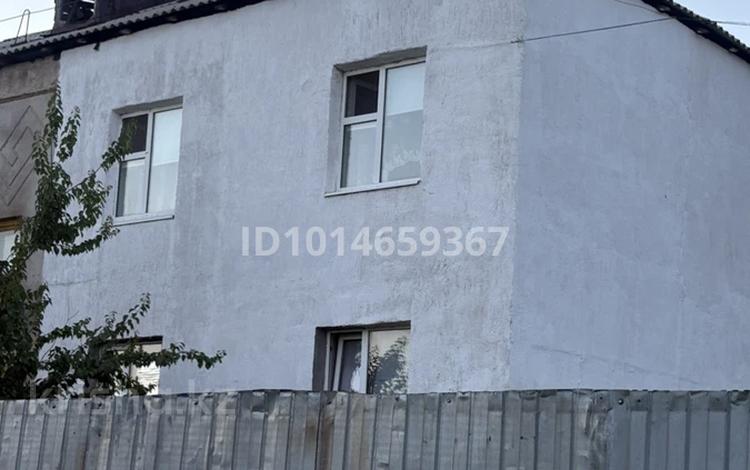 3-комнатная квартира · 57 м² · 2/2 этаж, Ауезова31 12 — Новенький за 10 млн ₸ в Уральске — фото 2